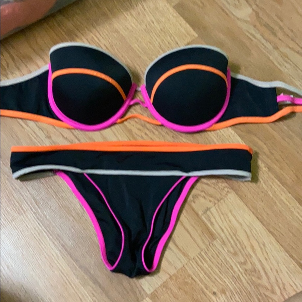 Victoria’s Secret bikini set